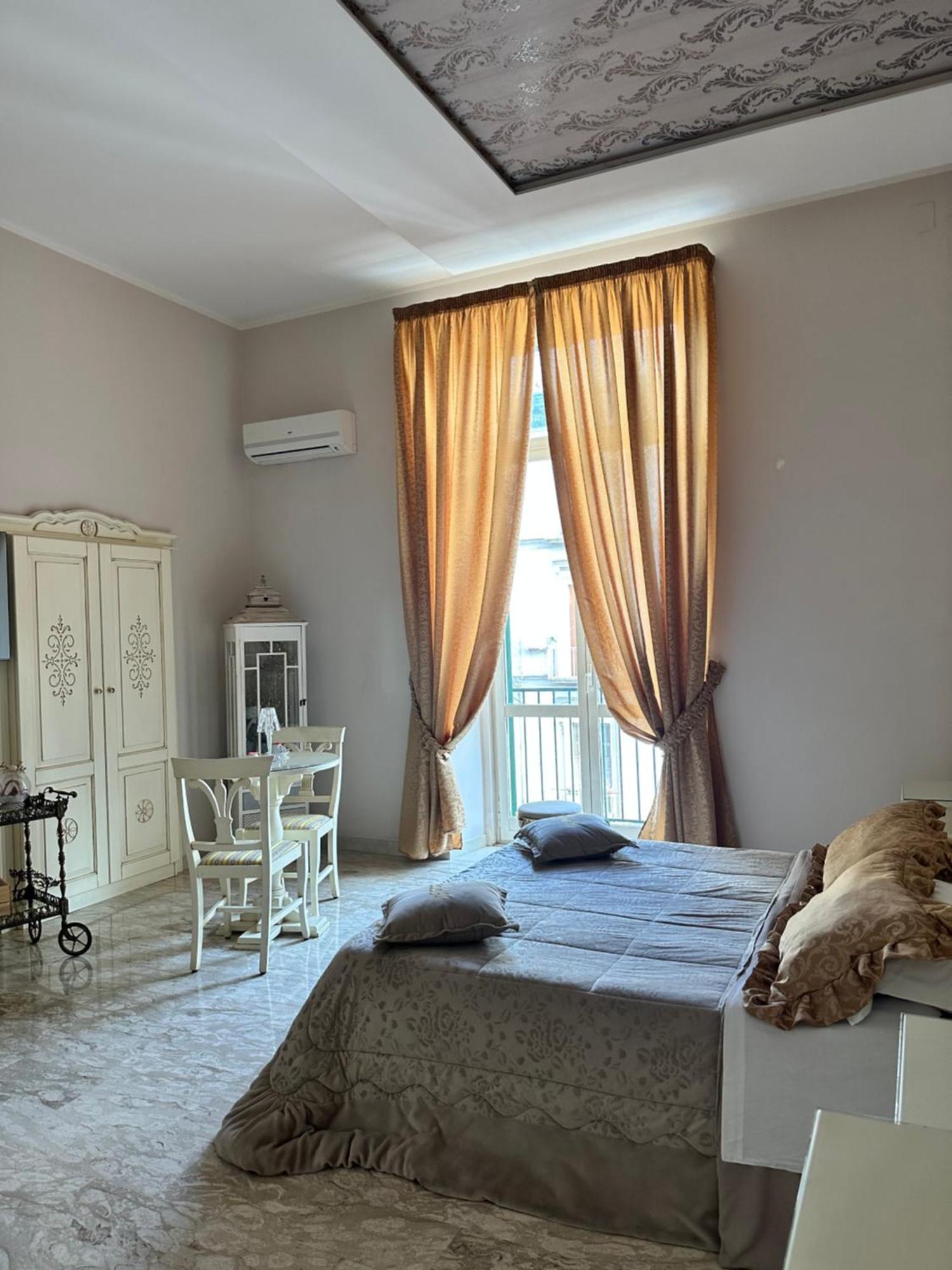 ナポリ Gold94 Bed & Breakfast エクステリア 写真
